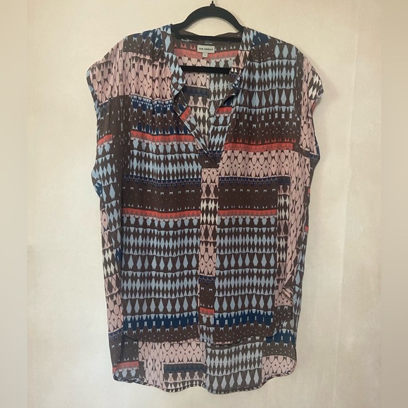 The Odells women's L 100% silk mixed geometric print split neck high low top EUC - Picture 2 of 7